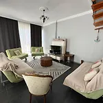 Villa Triplex With Pool And Garden *