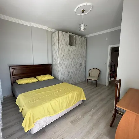 Villa Triplex With Pool And Garden